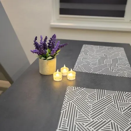 Whitenest Apartment *